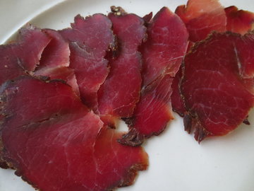 Врач Серебрянский советует пожилым отказаться от красного мяса в жару