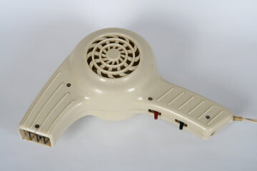 Врач Белаш: сушка волос феном может привести к перхоти