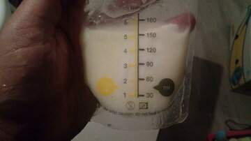 Врач Малышева: парное молоко запрещено давать детям