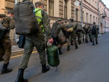 Петербургские военкоматы вручают повестки по частичной мобилизации через городские поликлиники — СМИ