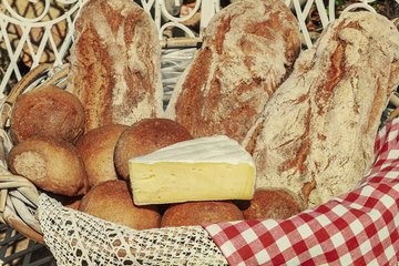 Хлеб, сыр, кефир: какие продукты нельзя замораживать