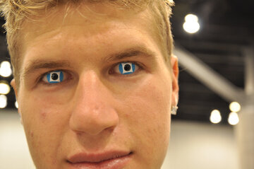 Окулист Отхозория: цветные линзы могут вызвать конъюнктивит