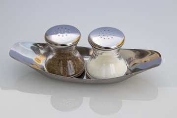 Диетолог Лисицына: избыток соли грозит остеопорозом