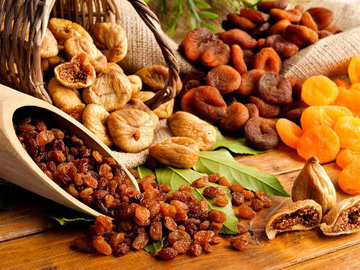 Диетологи рассказали, чем могут быть опасны сухофрукты