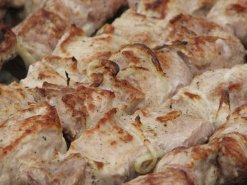 Диетолог Михалева: шашлык из индейки и курицы менее вредный