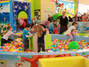 Врачи: какие опасности таят детские игровые комнаты в ТЦ