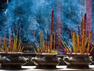 Аромамагия: польза эфирных масел