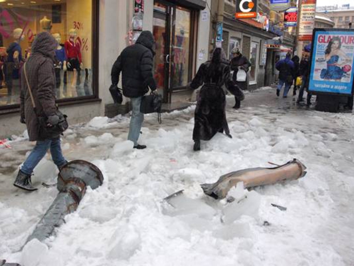 В Петербурге два человека получили травмы в результате падения на льду в праздники
