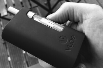 Врач Сулиманов: вейпинг может вызвать рак груди