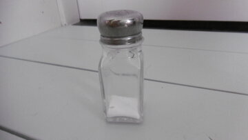 Врач Шишонин призвал гипертоников не отказываться от соли