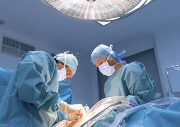 Врачам удалось извлечь из желудка ребенка раскрытую булавку без полостной операции