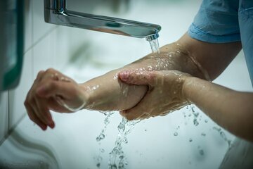 Врач Сиротенко: хруст в суставе с болью указывает на артроз