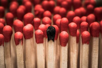 Врач Пегов призвал спрятать от детей зажигалки и спички