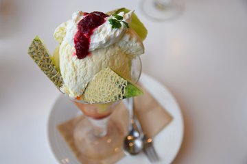 Эндокринолог Чуракина: фрукты в темном шоколаде заменят магазинные сладости