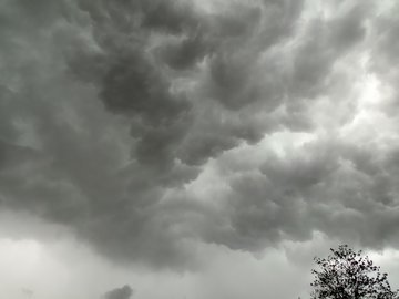 Онколог Вертиева: в пасмурную погоду без крема с SPF не обойтись