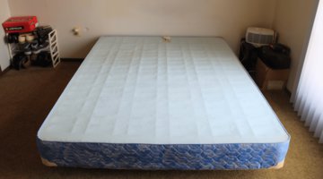 Нейрохирург Наумов советует спать на спине для здоровья позвоночника