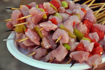 Врач Гайсина советует мариновать шашлык в гранатовом соусе