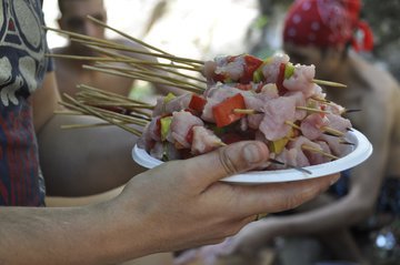 Врач Кашух: магазинный маринад перебивает запах несвежего мяса