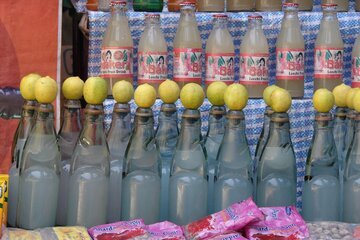 Врач Барсегян запретил отбеливать зубы содой с лимоном