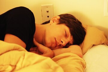 Sleep Health: пробуждения ночью ухудшают память