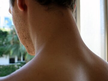 Врач Волченко запретил бить по спине человека, если он подавился