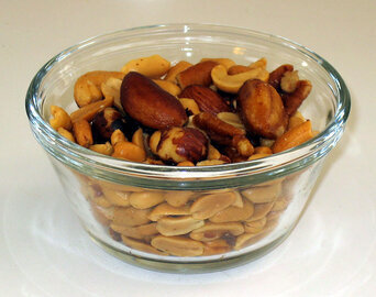 Диетолог Пристанский: орехи не виноваты в высоком холестерине