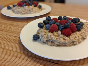 Кардиолог Фриман: овсянка с черникой на завтрак укрепляет сердце