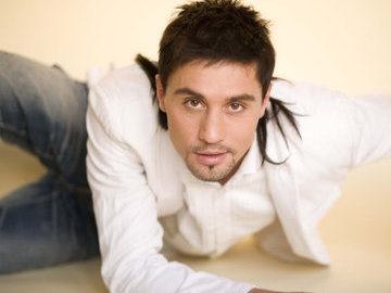 Дима Билан продолжает писать о своей страшной травме