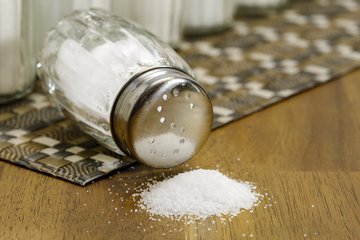 Диетолог Кабанов: соль несет вред, если употреблять её с солеными продуктами