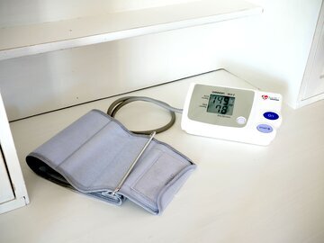 Врач Беляева: покраснение лица указывает на высокое давление