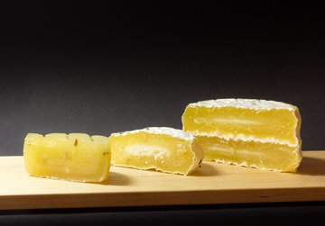 Гастроэнтеролог Кашух: пармезан и камамбер могут вызвать головную боль