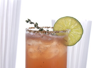 Врач Клинов запретил смешивать алкоголь на Новый год