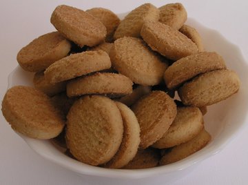 Диетолог Русакова: яйца, рыба и творог снижают тягу к сладостям