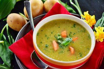 Диетолог Чехонина: заменить кефир перед сном можно обычным супом