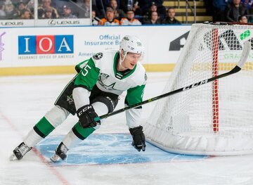 Врач Чумаков: хоккеисты травмируют передние зубы