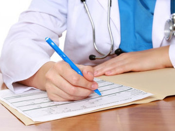 В Калуге врачей наказали за плохой почерк