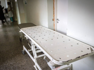 В Челябинской области накажут врачей, оставивших пациента на полу после операции