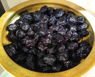 Врач Шукле: черносливовый сок защищает от запоров