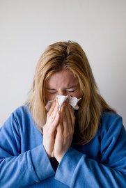 Аллерголог Браун рассказала, как отличить вирусный и аллергический насморк