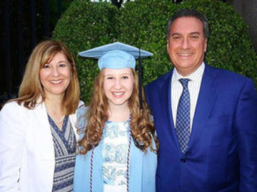 Мужчина 24 года растил чужую дочь из-за ошибки в больнице