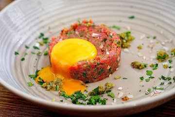 Врач Умнов: блюда из сырого мяса опасны сальмонеллезом