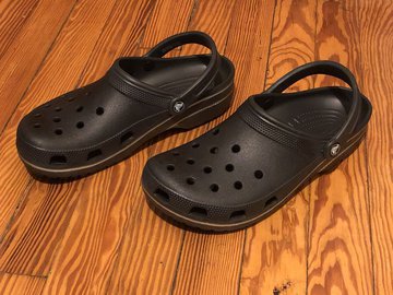 Дерматовенеролог Магомедов: грибок передается через обувь, полотенце и расчески