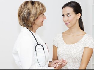 Менее трети российских женщин посещают  гинеколога два раза в год