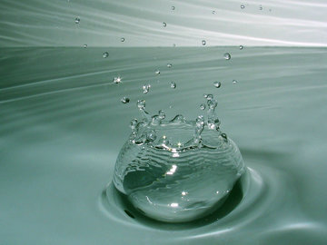 Хирург Аглиуллин: питье воды защищает от инфекций мочевых путей