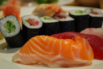 Врач Санторо: рыба и молочные продукты полезны для глаз
