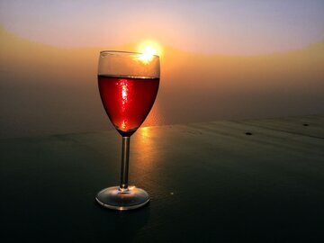 Профессор Петунина: диабетикам допустим один бокал шампанского