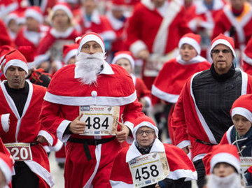 Семь тысяч Санта-Клаусов пробежали по улицам Мадрида