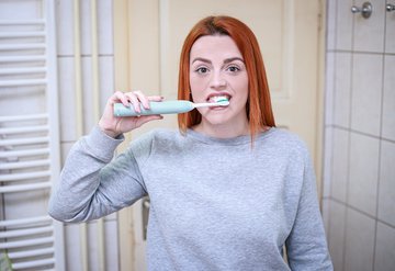 Стоматолог Божич: после чистки зубов не рекомендуется полоскать рот чистой водой