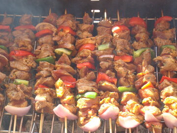 Малышева призвала мариновать мясо в куркуме и чае