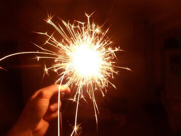 Малышева: бенгальские огни грозят ожогом роговицы